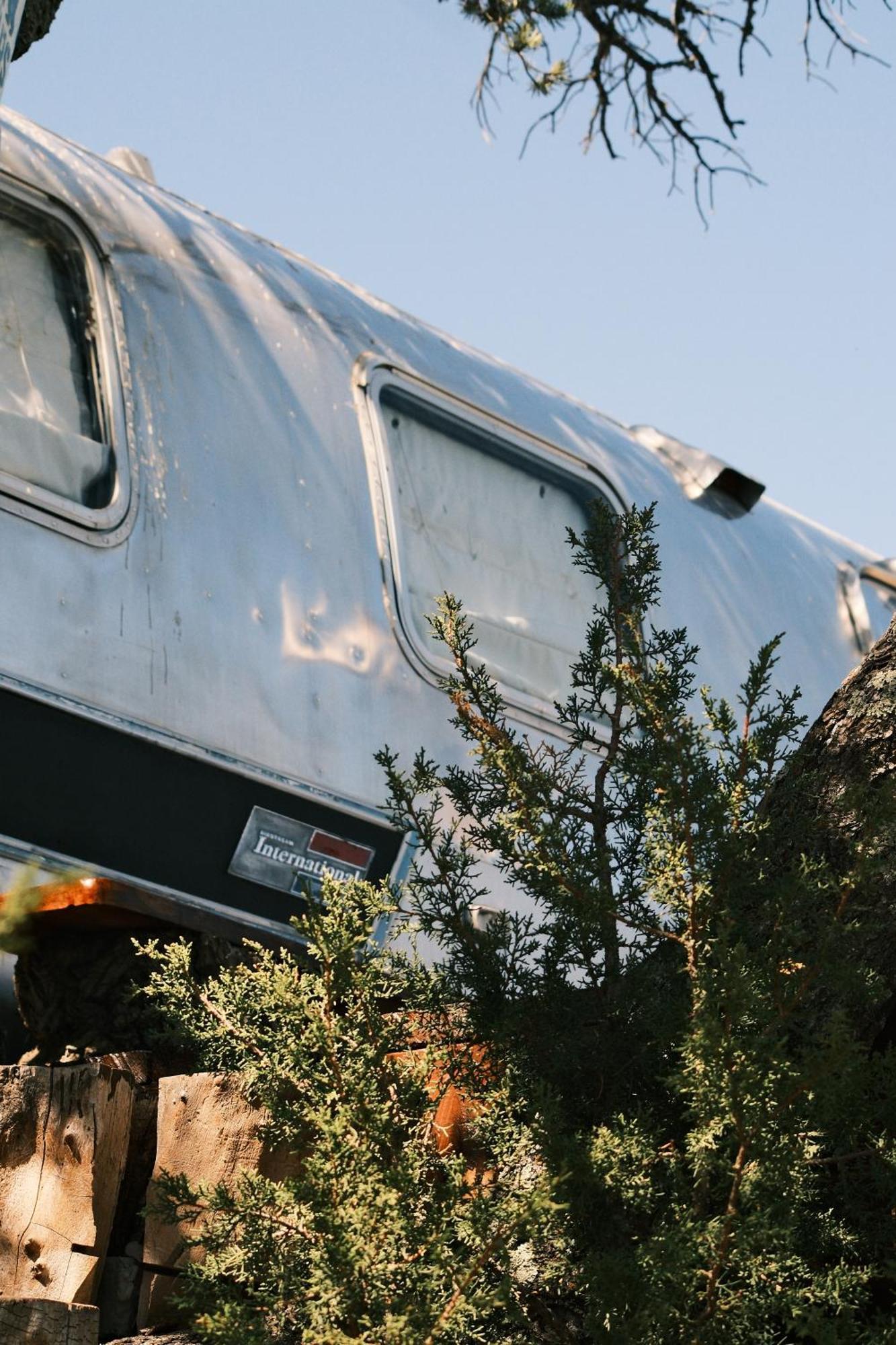 Silver Bullet Airstream, El Mistico Glamping Ranch Nogal Ngoại thất bức ảnh